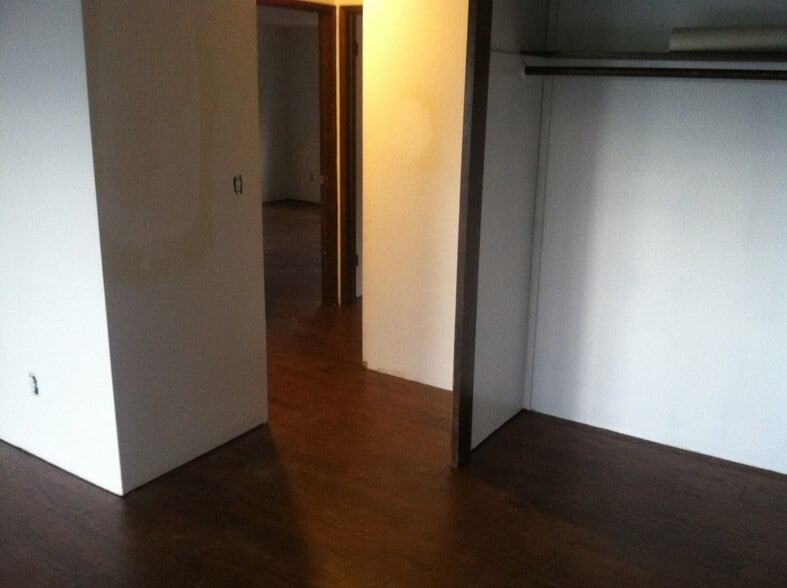 Building Photo - 1825 C Pl SE