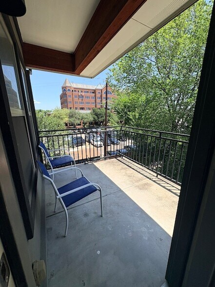 Building Photo - 4223 Wycliff Ave
