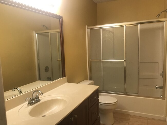 Building Photo - 886 Darrow Ln