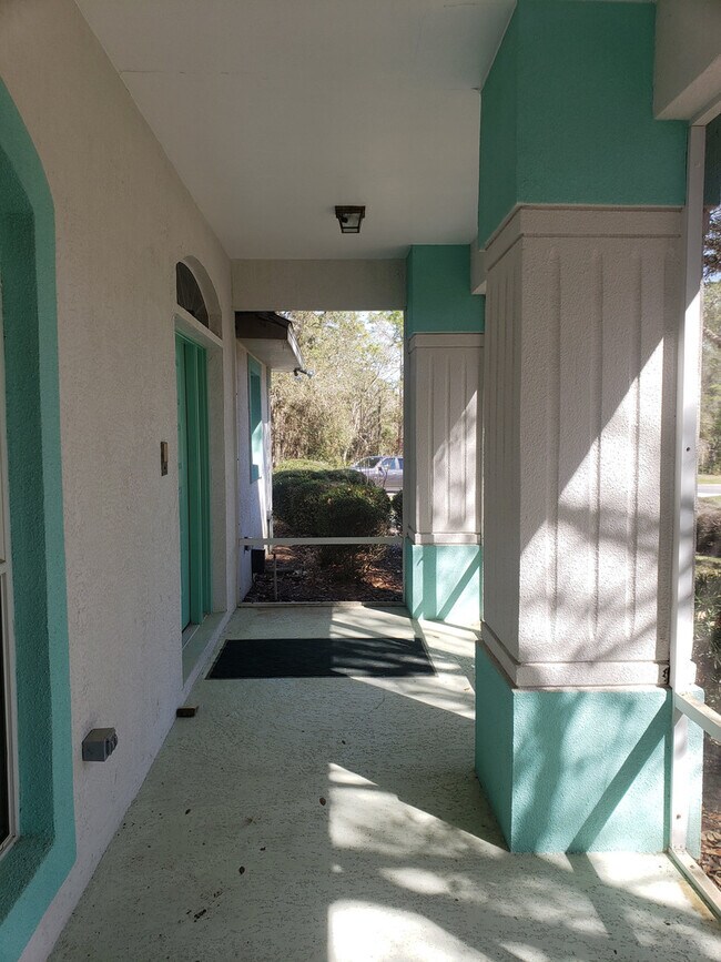 Building Photo - Lovely Pine Ridge Pool Home
