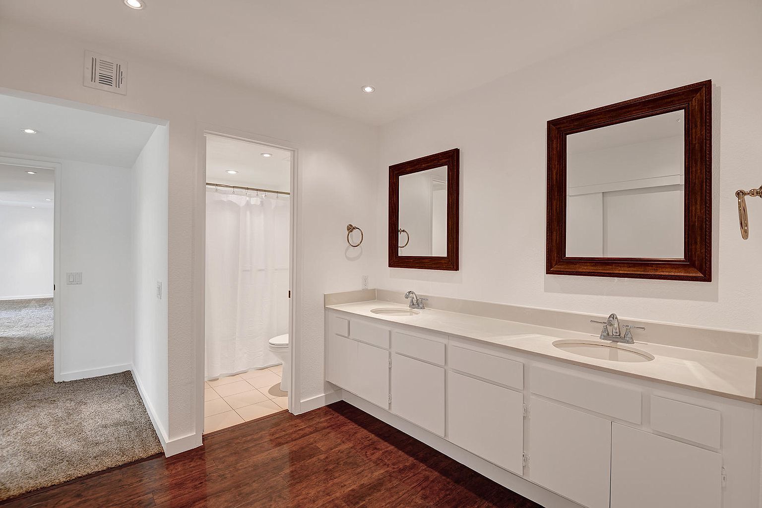 Two Sink Master Bath - 1895 N Vía Miraleste