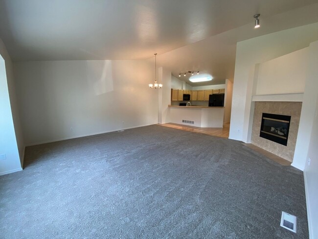 Building Photo - 3 Bed / 2 Bath / 2 Car Garage Townhouse in Eagle River has views for days!!