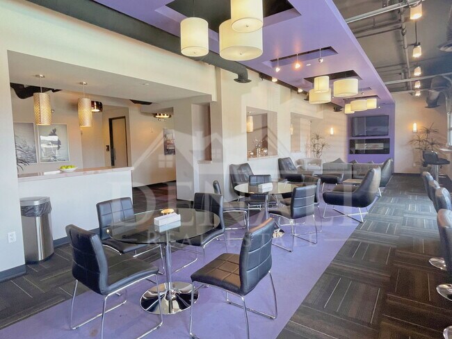 Building Photo - 535 W Thomas Rd