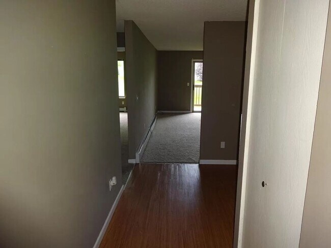 Building Photo - 4620 Reka Dr