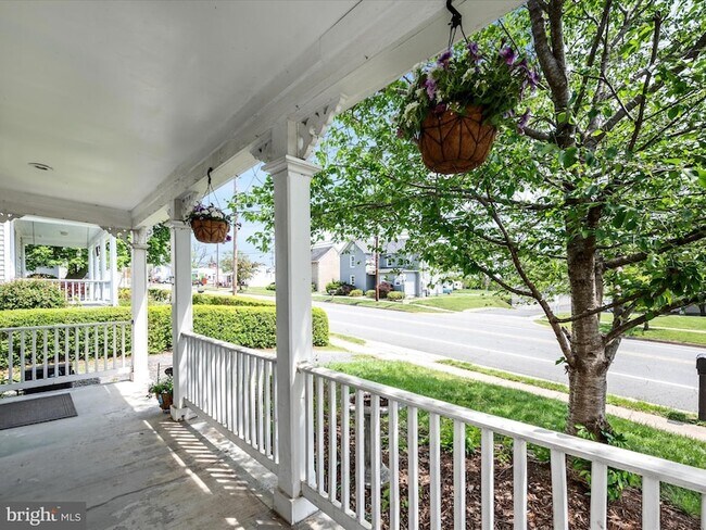 Building Photo - 5479 Main St