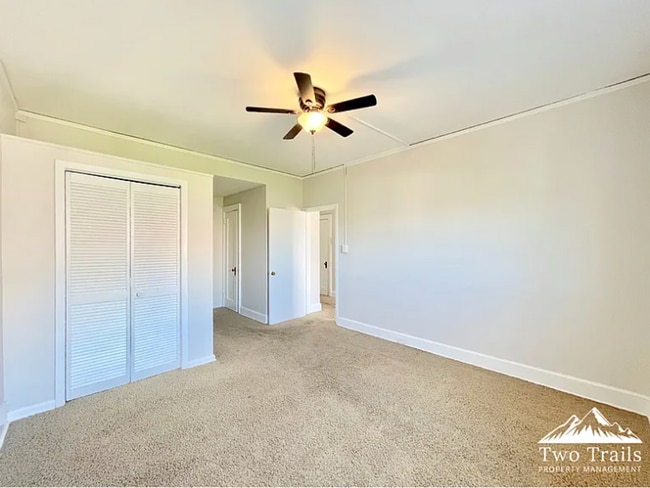Building Photo - ADORABLE DOWNTOWN CONDO - WALK EVERYWHERE!