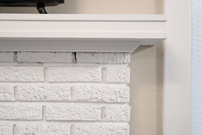 Building Photo - 215 E Mitchell Ave