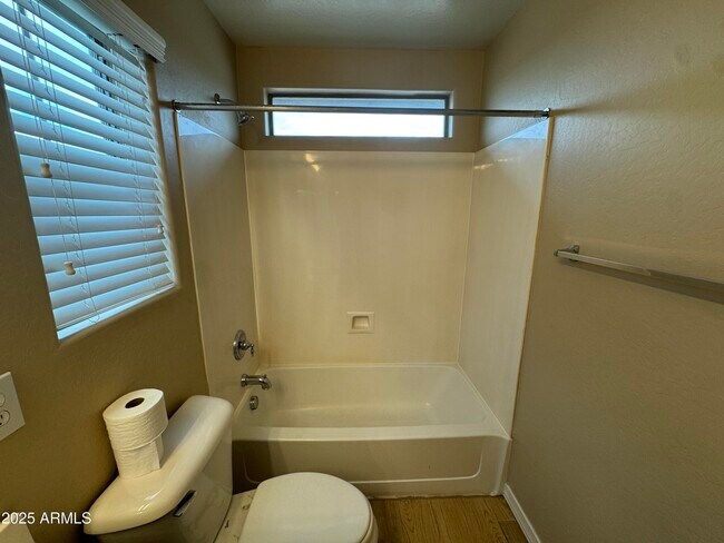 Building Photo - 4413 E Los Altos Dr