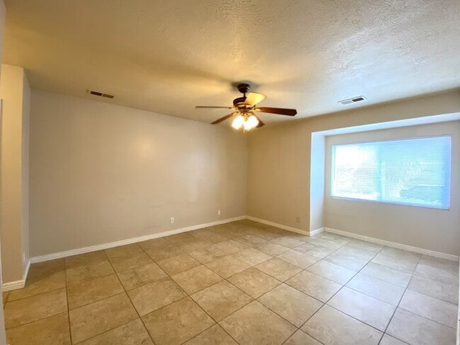 Building Photo - CUTE and COZY - MUST SEE HOME