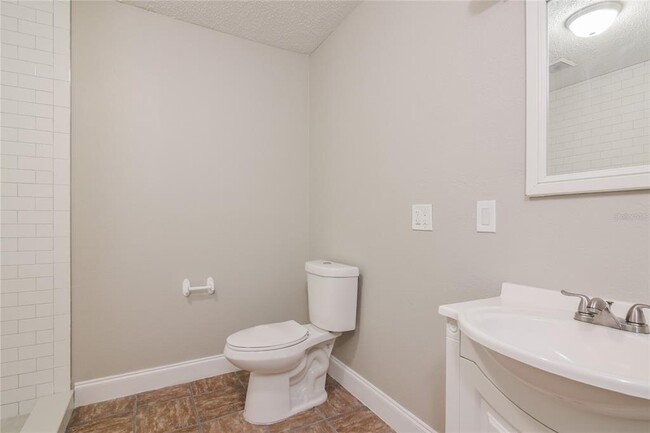 Building Photo - 706 Holly Terrace