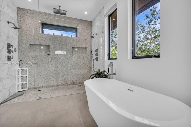 Building Photo - 6120 SW 80th St
