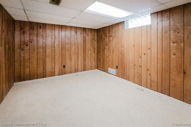 Building Photo - 3354 Monroe St