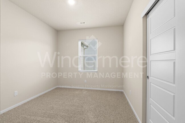 Building Photo - Welcome to this stunning 4-bedroom, 2-bathroom home located in the heart of Spokane, WA.