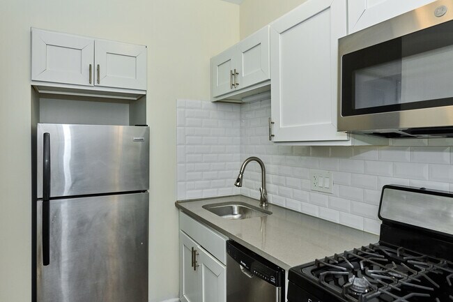 Building Photo - 1355 W Touhy Ave