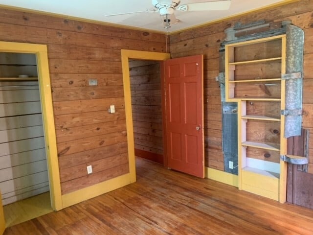 Building Photo - 1021 Oak Dr