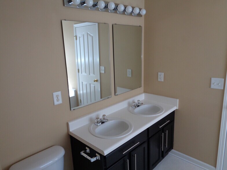 Building Photo - 12956 Deaton Hill Dr