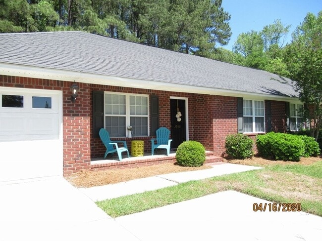 Building Photo - Landmark Pointe 3 Bedroom, 2 Bath-Lawn mai...