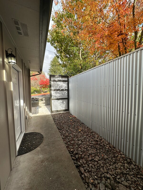 Building Photo - 1139 Azalea Ave