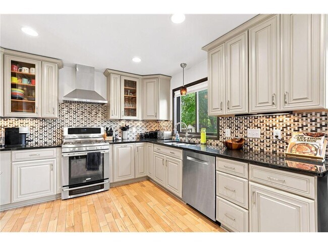 Building Photo - 4424 W 70th St