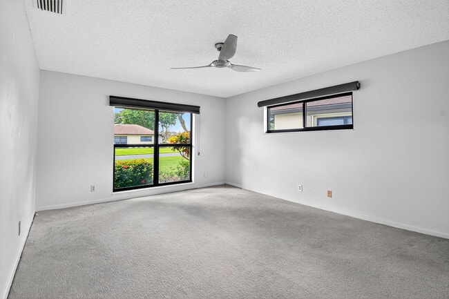 Building Photo - 4866 Dovewood Cir