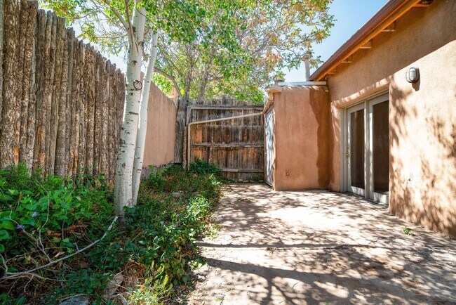 Building Photo - Casados St. - 247