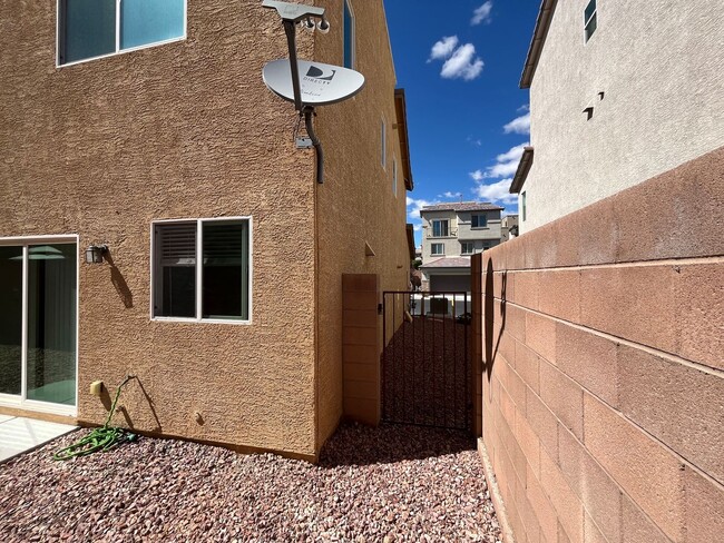 Building Photo - Rooftop Views and 3bed house for rent