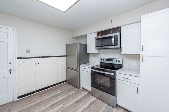 Building Photo - WESTWOOD - Freshly Updated & Move-In Ready! 4 bed 2.5 bath home