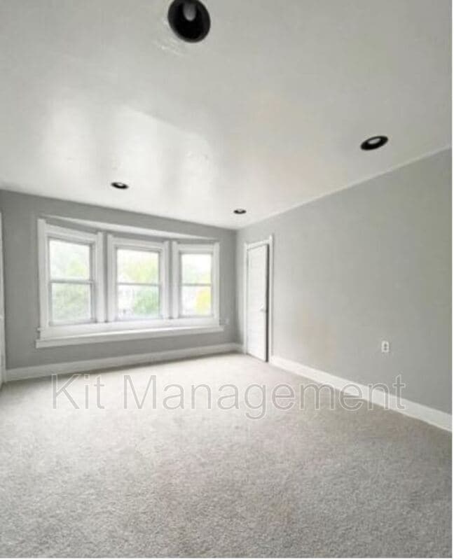 Building Photo - 828 Toronto Ave