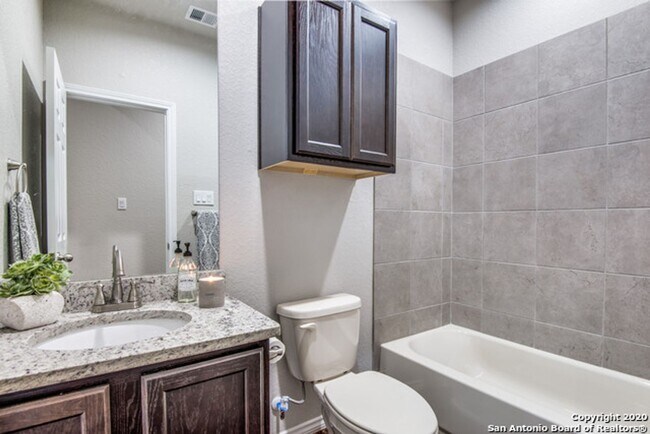 Building Photo - Luxury Duplex in Seguin with 3-bed, 2-bath...