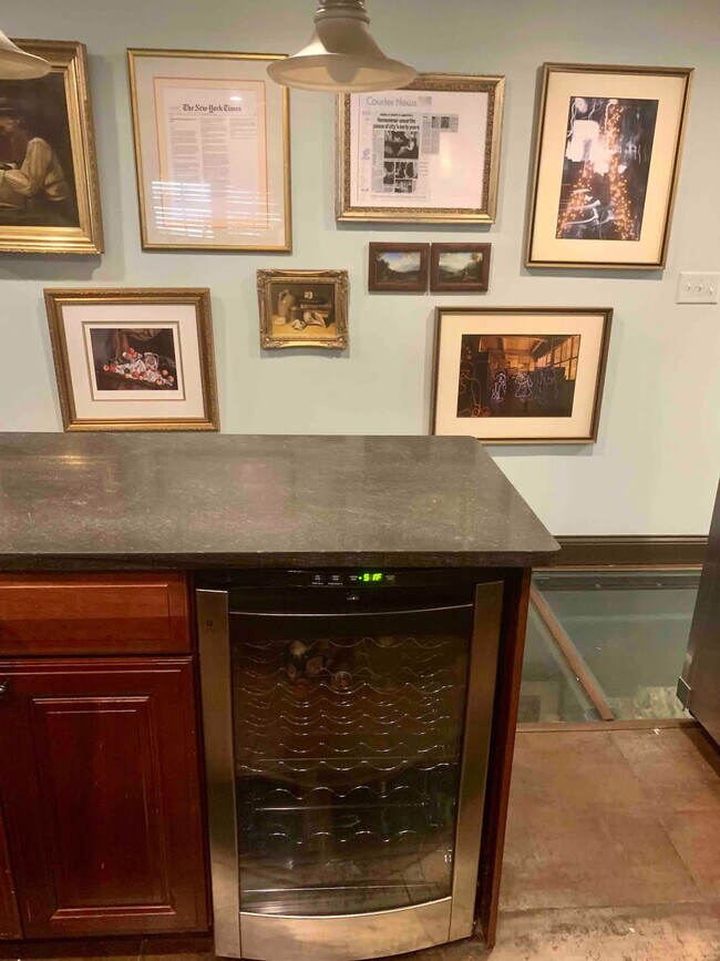 Building Photo - 15 Ferry St