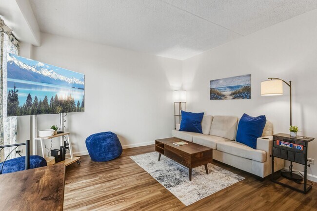 Building Photo - Downtown Honolulu Condo - AC . W/D . Full Kitchen