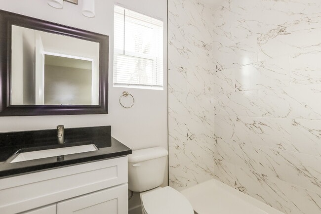 Building Photo - "Charming 3-Bed, 2-Bath Duplex on Broad Ripple Ave – Spacious 1250 Sq. Ft. Living in Vibrant Indi...