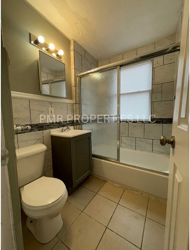 Building Photo - 5922 N 28th Ave