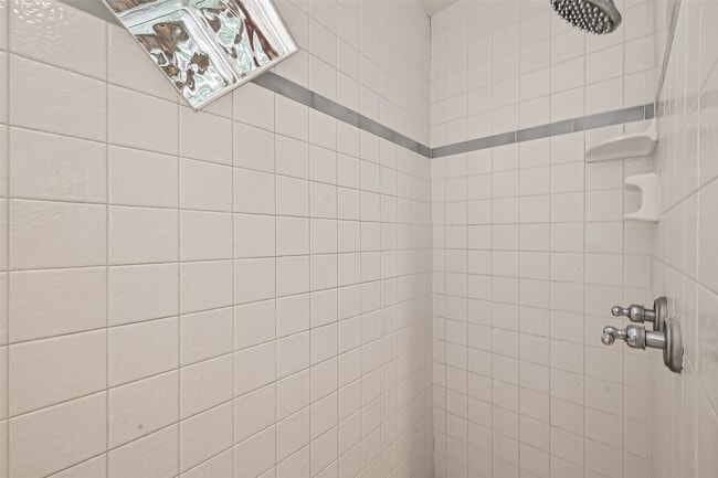 Building Photo - 1807 Crocker St