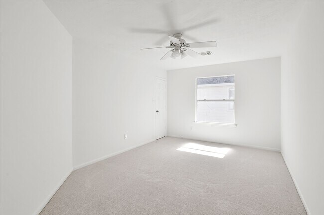 Building Photo - 28807 Hidden Cove Dr