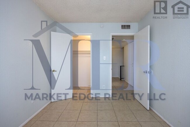 Building Photo - 3Bed/1Bath House at 48th/Broadway! $199 MO...