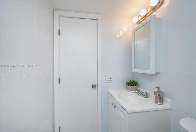 Building Photo - 2463 Coral Wy