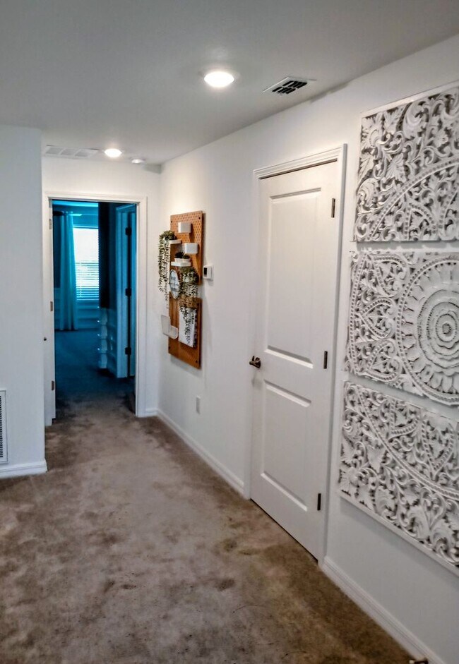 Building Photo - MOVE IN SPECIAL - Townhouse in Land O' Lakes - The Townes at Lake Thomas