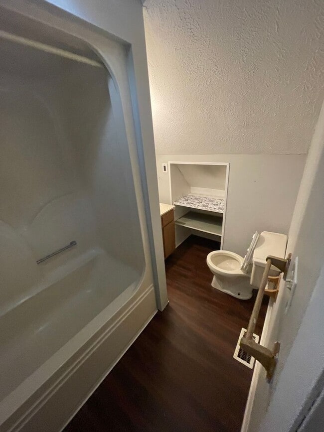 Building Photo - $750 a month - 4 bed, 2 bath apartment - the price is for whole unit, not per bedroom