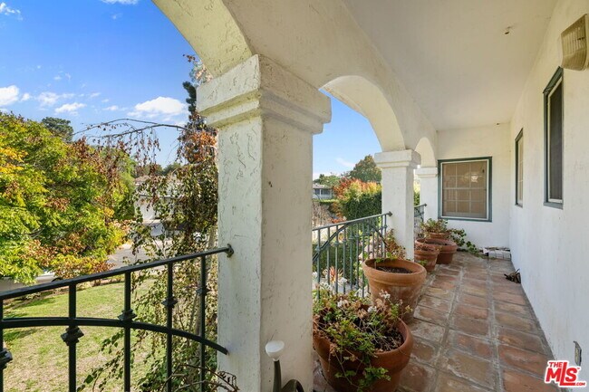 Building Photo - 139 S Anita Ave