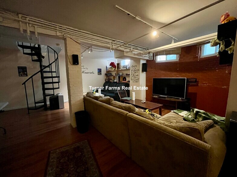 Building Photo - 19 Netherlands Rd