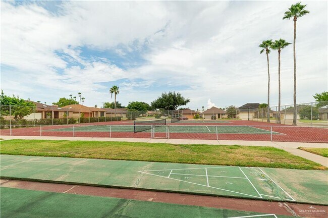 Building Photo - 21 E Moore Rd