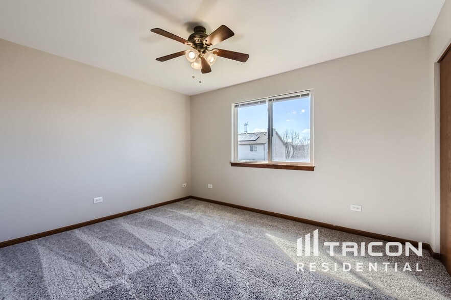 Building Photo - 3501 Stone Creek Dr