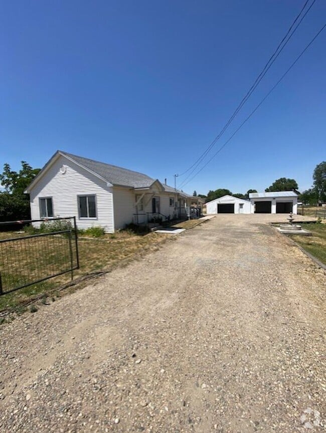 Building Photo - Home With Shop & Pasture!