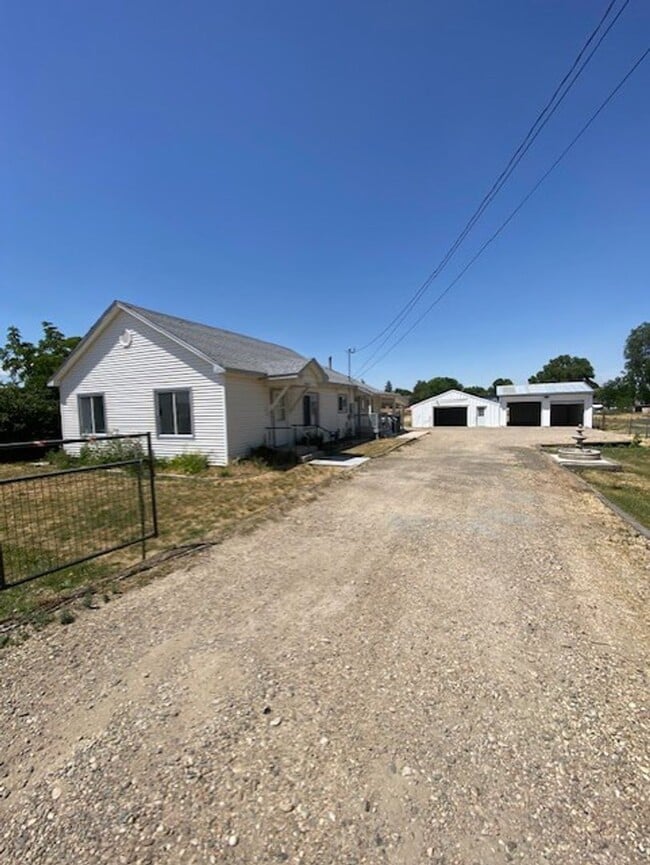 Primary Photo - Home With Shop & Pasture!