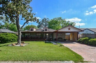 Building Photo - 8455 Sonneville Dr