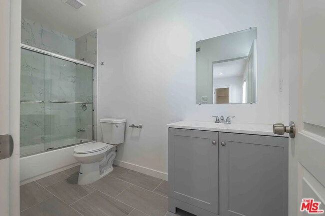 Building Photo - 2101 Burnside Ave