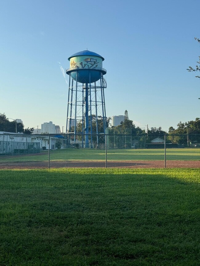 Building Photo - 521-512 12th Ave N