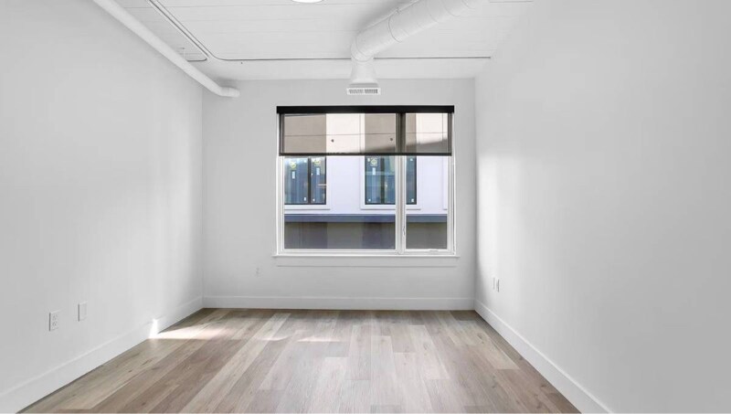 Building Photo - 267 Main St