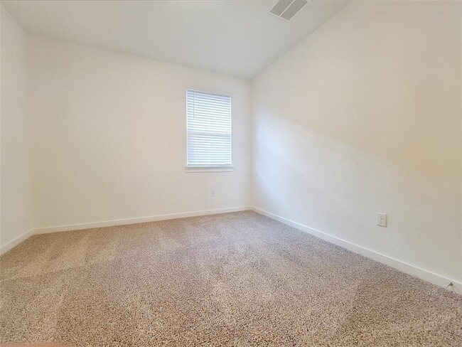 Building Photo - 2032 Bobtail Pass